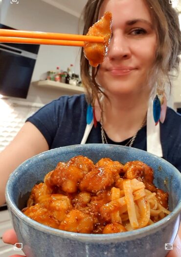 sticky honey gochugaru chicken noodles