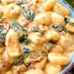 gnocchi z kurczakiem i sosem śmietanowym