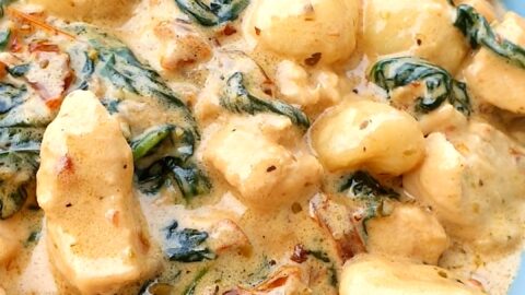 gnocchi z kurczakiem i sosem śmietanowym