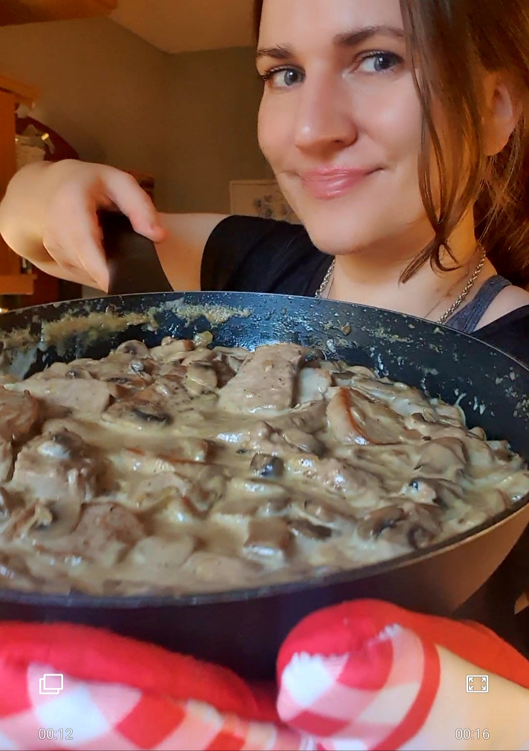 polędwiczka wieprzowa z pieczarkami w sosie