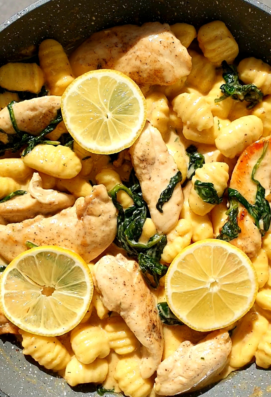 gnocchi z kurczakiem i szpinakiem