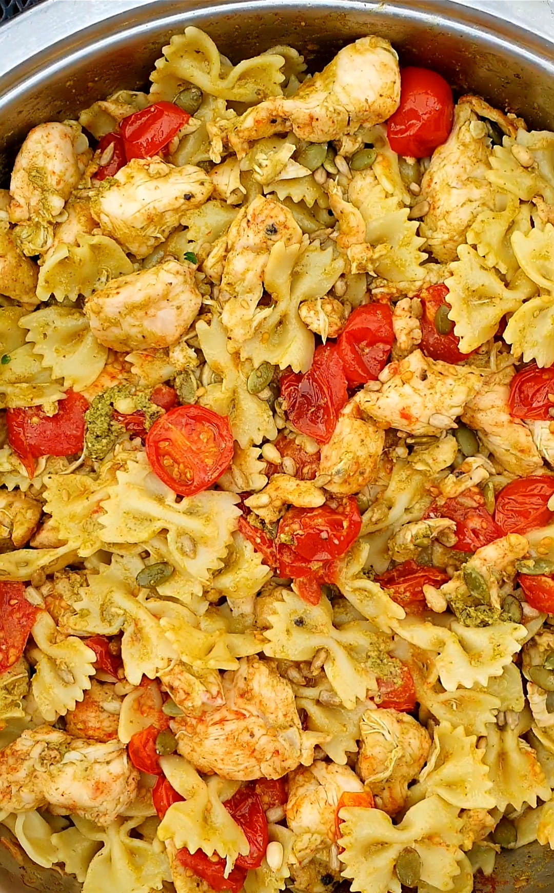 makaron z kurczakiem i pesto