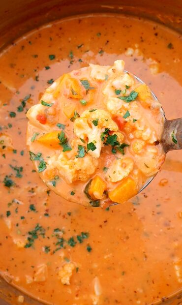 Creamy tomato cauliflower soup