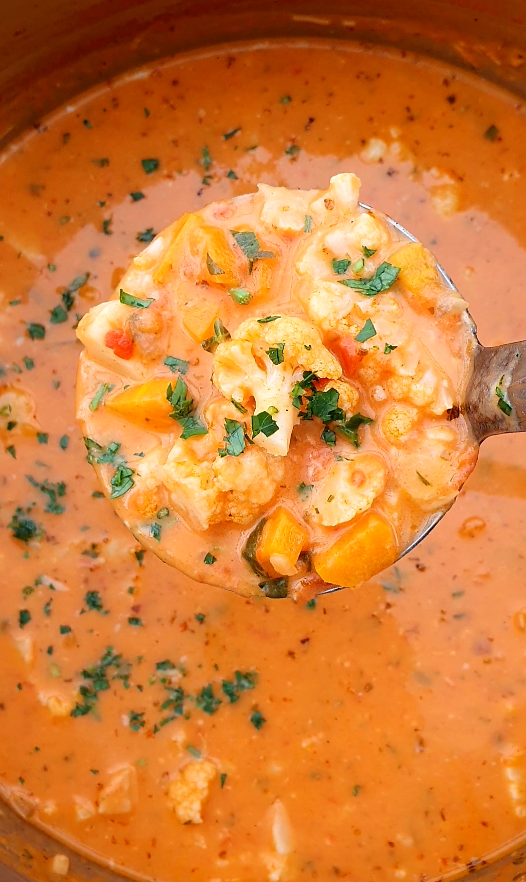 Creamy tomato cauliflower soup