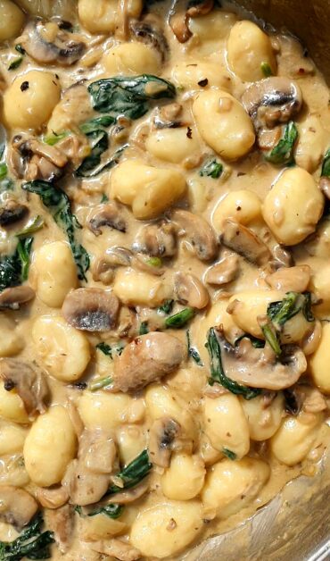 gnocchi-z-pieczarkami-w-smietanowym-sosie.
