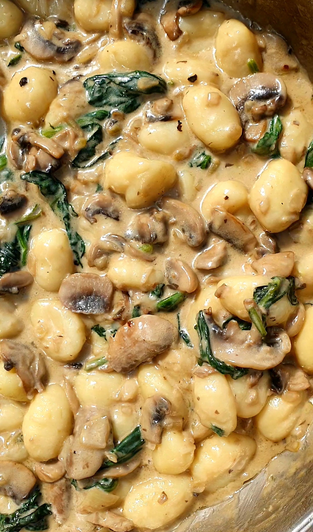 gnocchi-z-pieczarkami-w-smietanowym-sosie.