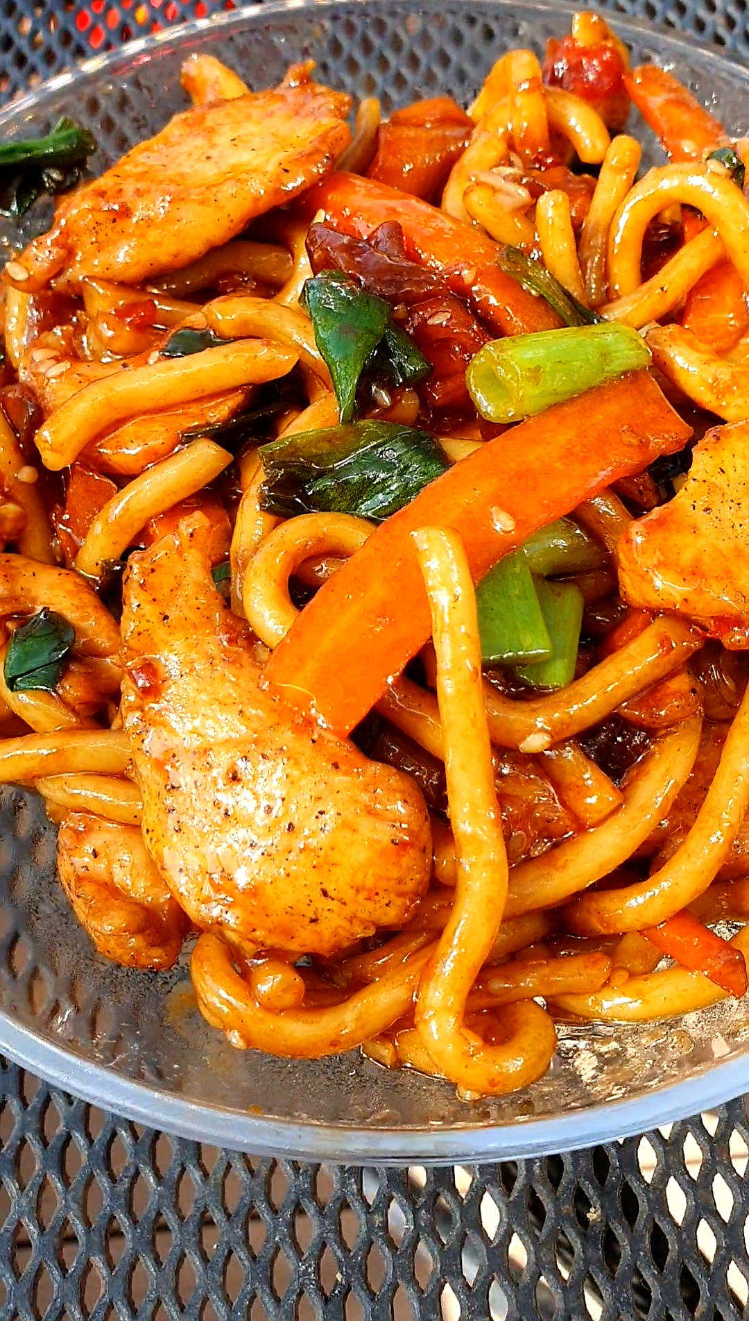 makaron udon z kurczakiem
