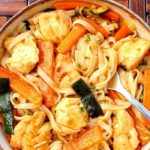 stir fried rice noodles with chicken